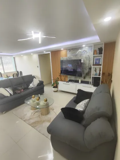 Apartamento En Venta, Remodelando3/h, Urbanización Las Minas