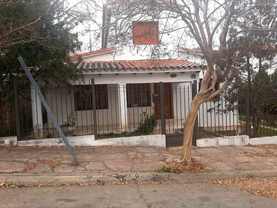Bº José Muñoz  Villa Carlos Paz. ¡excelente Ubicación, Casa Mas 2 Departamento! Cochera Doble, Pileta.