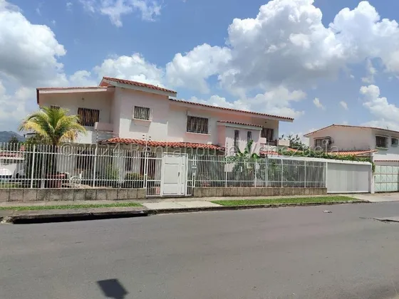Juan Carlos González. Renta House Carabobo Vende Hermosa Casa Urb. Trigal Norte Valencia Mls #24-28944 Rah/jcg.