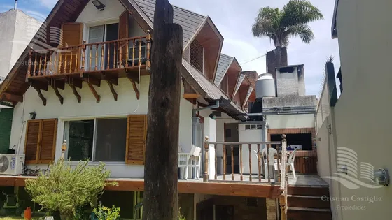 Casa En Venta En Villa Martelli Barrio Parque Con Gran Jardin