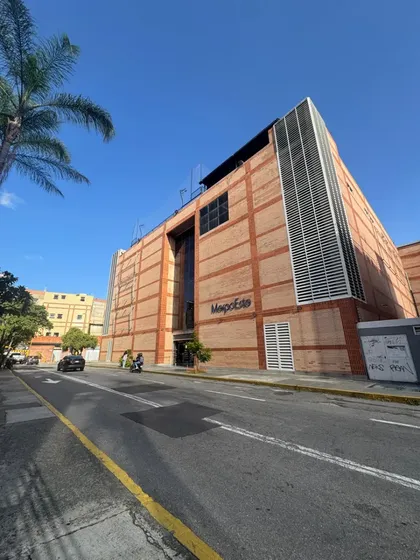 Local En Venta En Chacao Centro Comercial Merpoeste A Pocos Metros Del Sambil A Pie De Calle