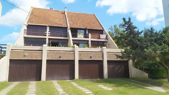 Retasado!! Venta Triplex 5 Amb Barrio Norte A Pasos De Mar!!