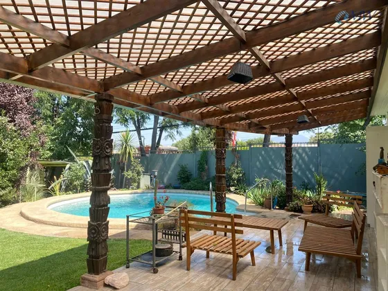 Estupenda Casa Con Amplio Terreno De 896 M2. En Lo Barnechea