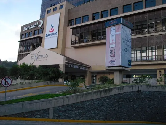 Alquilo Excelente Oficina De 45 Metros En El Mas Importante Centro Comercial De La Zona