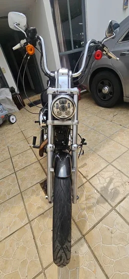 Custom 883