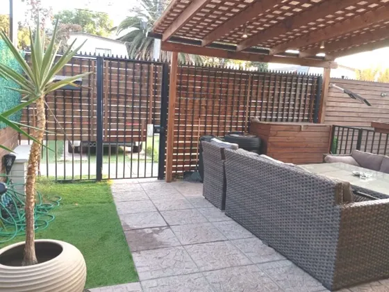 Casa En Venta De 4 Dorm. En Peñalolén