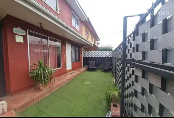 Casa En Venta De 3 Dorm. En Curicó