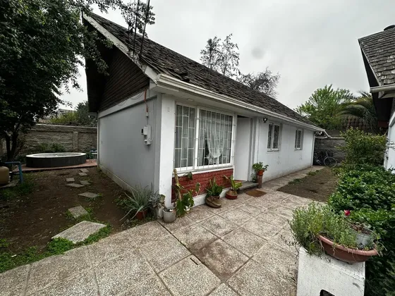 Casa Remodelada Al Interior De Pasaje Cerrado