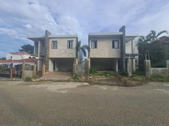 1531-  Casas En El Doral, Pto. Pta. 