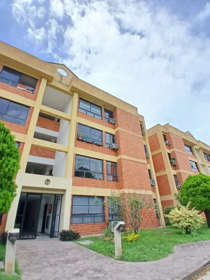 Apartamento En El Conj. Res. Los Tulipanes. Sector Guayabal, Naguanagua. 30sep. Bc