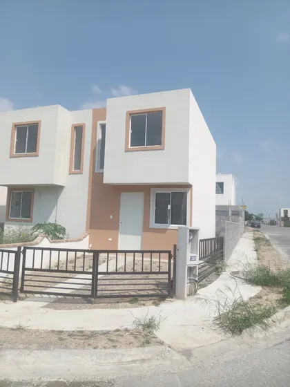 Casa  Nueva En Privada Los Cyranos, Juarez Nl Esquina , Acceso Controlado