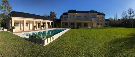 Magnifica Casa Estilo Frances 8 Ambientes En Parque Leloir Precio A Consultar
