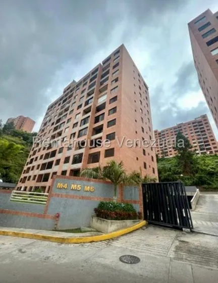 Hermoso Apartamento Remodelado En Venta En Colinas De La Tahona. Ys2520334 . Negociable