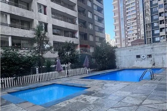 Tranquilo Depto. En Santiago Con Terraza Y Piscina