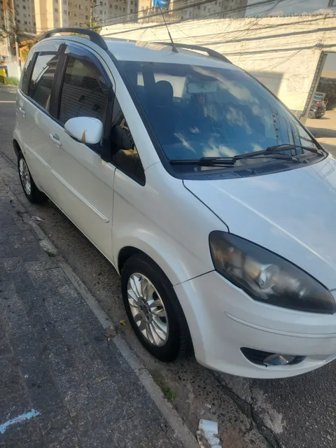Fiat Idea 1.6 16v Essence Flex 5p