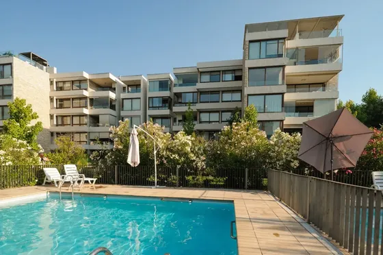 Duplex En Venta De 4 Dorm. En Lo Barnechea/ A Pasos Comercio