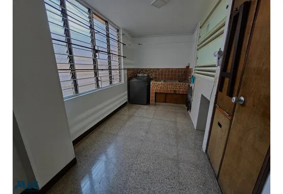Excelente Ubicacion En El Corazon De Laureles(mls#253512)