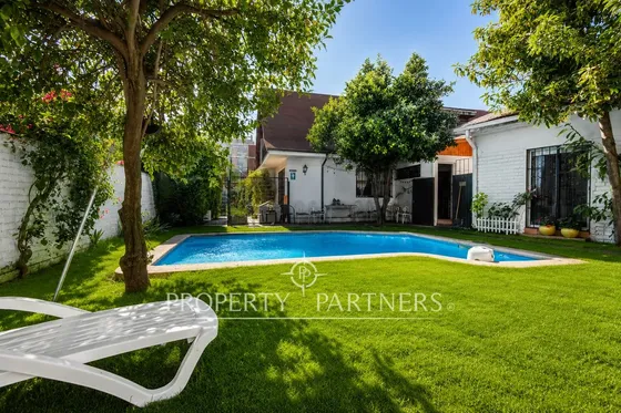 Casa En Venta Las Condes Piscina Y Terreno