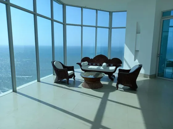 Apartamento Amplio, Con Buenos Acabados, Excelente Ubicación Y Vista Panorámica Sobre El Mar Caribe Y La Bahía De Cartagena Cod. 67476