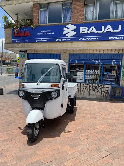 Máxima Cargo Bajaj (carguero)