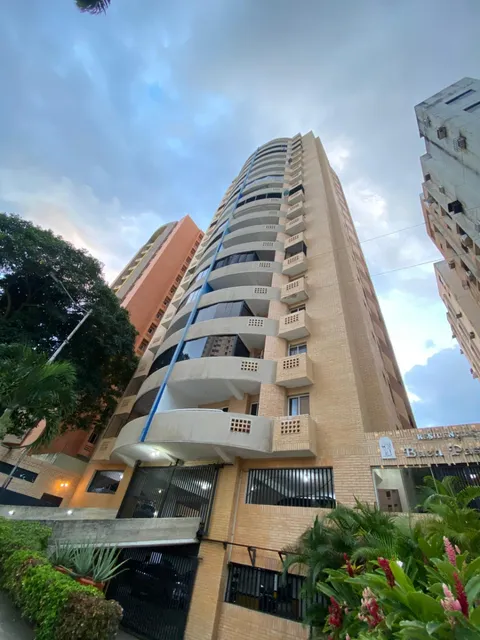 Apartamento En Venta Las Chimeneas, Res. Buen Pastor Con Doble Anillo De Seguridad Lh