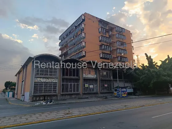 Local En Alquiler En El Centro Comercial Pacifico En La Venida Bolivar De Maracay De 125mts Mm 26-12625