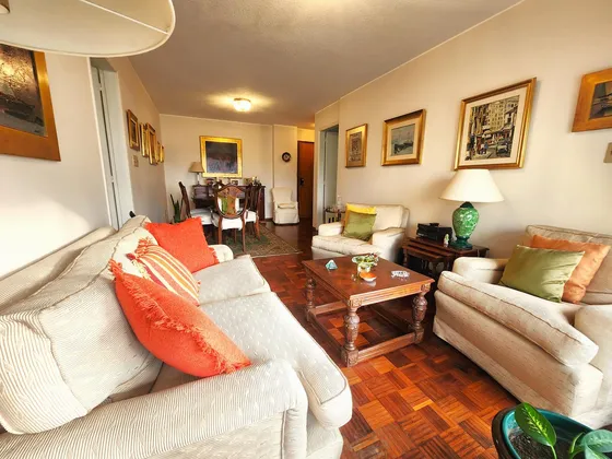 Venta Apartamento 2 Dormitorios Sobre Av. 18 De Julio