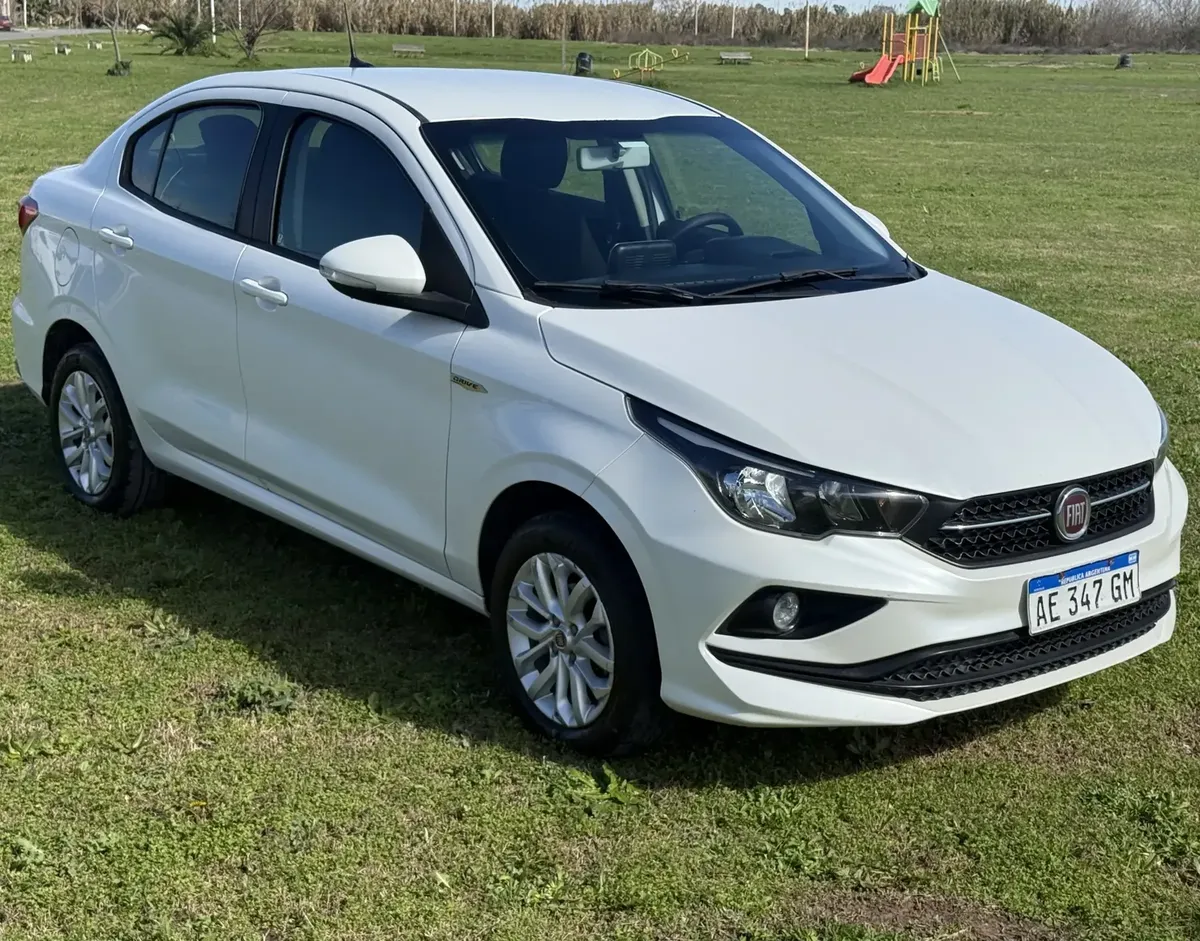 Fiat Cronos 1.3 Drive MT. Nafta, Manual