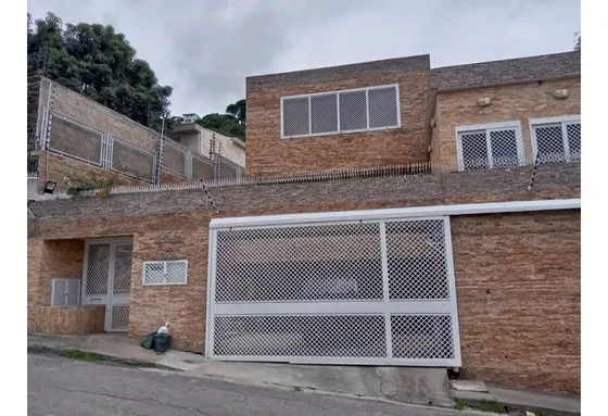 Se Vende Quinta 1280m2 Prados Del Este 4796