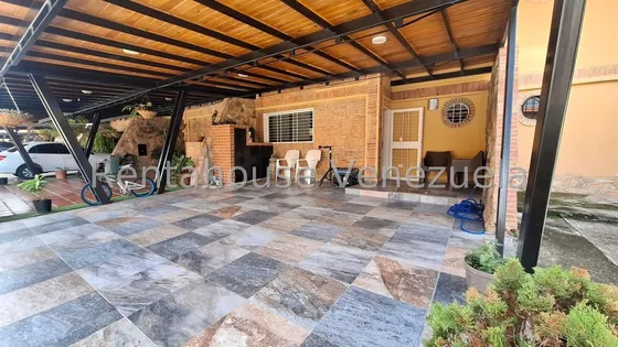 Townhouse En Venta Ubicado En El Trigal De San Diego Carabobo Venezuela Cod 25-8036 Eloisa Mejia