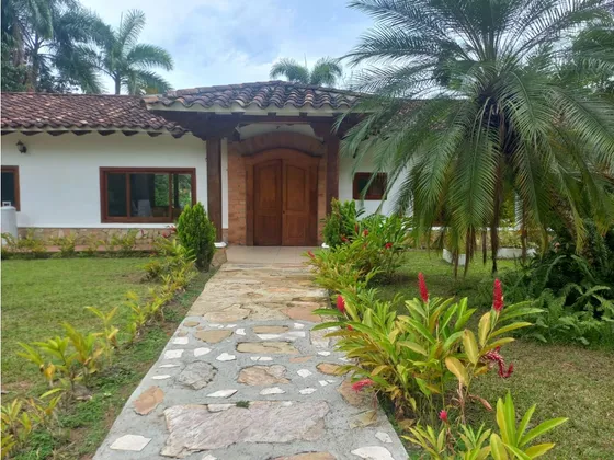 Finca Campestre Con Amplias Zonas Verdes, San Jerónimo  6.400m² 