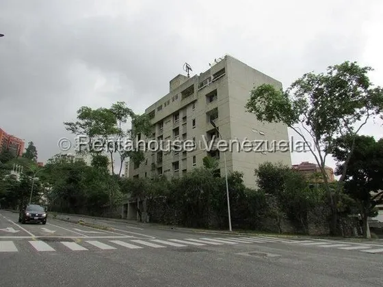Yb Se Ofrece En Alquiler Amplio Apartamento En Colinas De Valle Arriba  #25-19790
