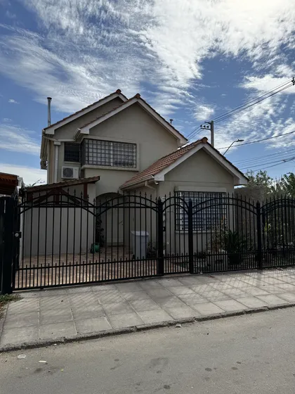 Hermosa Casa Esquina En Sector Residencial Altos Del Raco