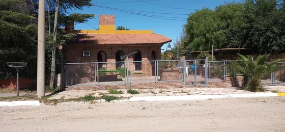 Casa En Venta -3 Dormitorios 1 Baño - Merlo
