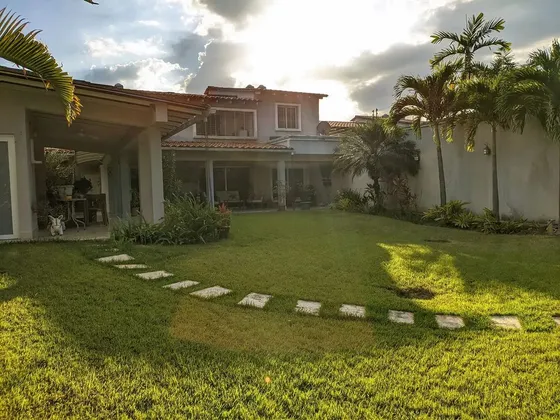 Casa En Alquiler Lomas Del Country Planta Pozo Amoblado Hg
