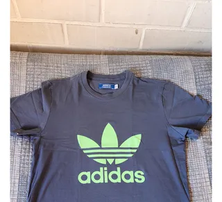 Poleras adidas usadas hotsell