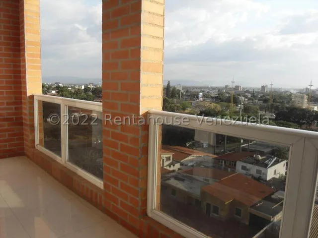 Apartamento A Estrenar Iluminado Amplio Con Excelente Vista De La Ciudad Pisos De Porcelanato Ventanas Panoramicas Reja De Seguridad Cercano Abastos Comercios Clinicas Y Facil Acceso