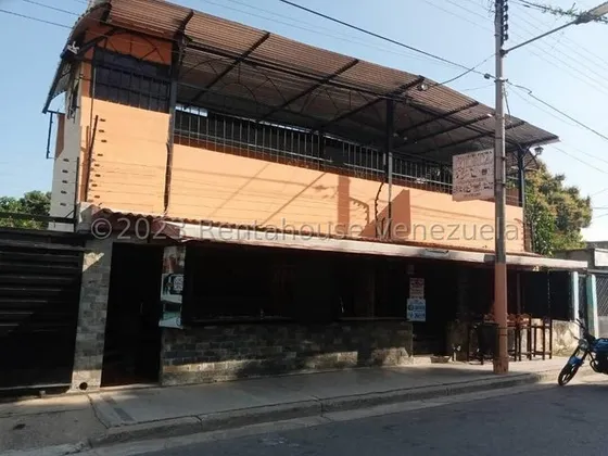Ms Excelente Casa Con Comercio Ubicada En El Casco Central De Guigue, A Dos Cuadras De La Av Bolívar