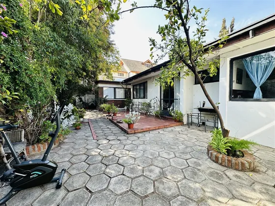 Casa En Venta De 3 Dorm. En Las Condes