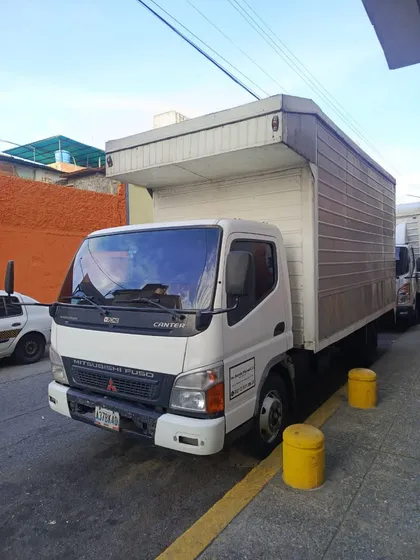 Mitsubishi Canter Camión Cava