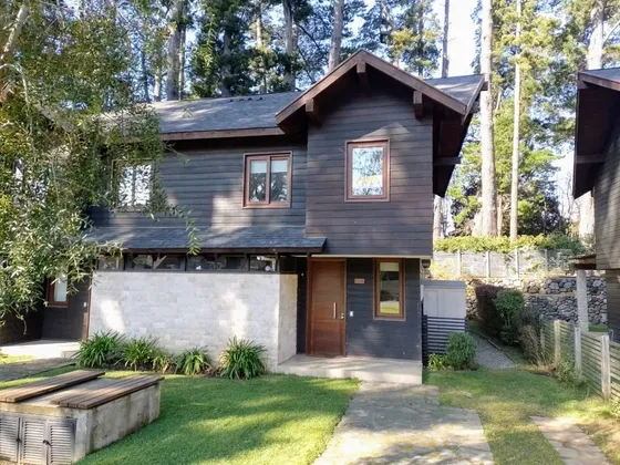 Casa En Venta De 3 Dorm. En Pucón