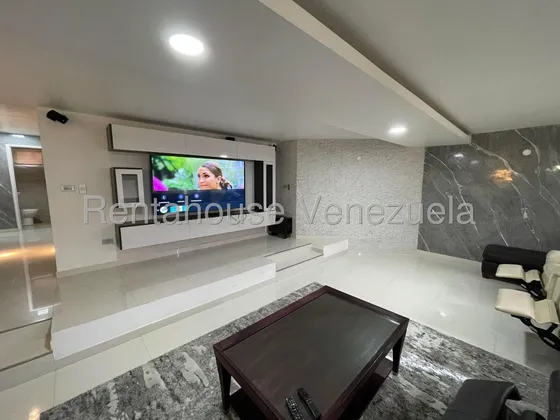 Apartamento En Venta En Las Esmeraldas 25-17888 As