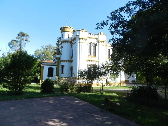 Casa Con Terreno De 3 Hectáreas Con Edificio De 1300 M  En Córdoba, Camino A Saldán