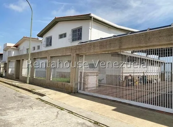 Se Vende Casa Quinta En La Urb. Alto Prado.