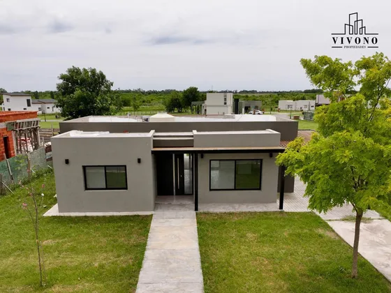 Casa En  Venta En San Sebastian - Area 13 - A Estrenar - Pilar