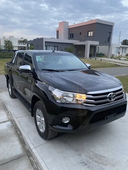 Toyota Hilux Pick-up 2.8 Cd Srv 177cv 4x4
