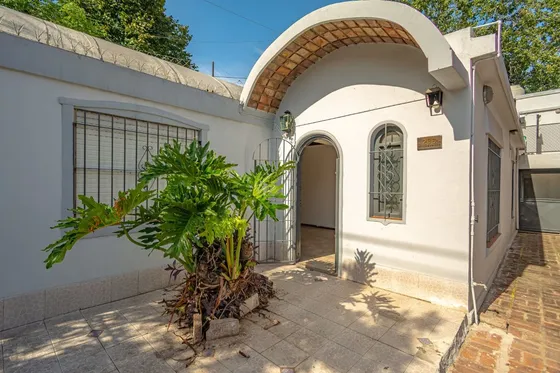 Venta 2 Casas En Un Mismo Terreno  Luis Guillon 