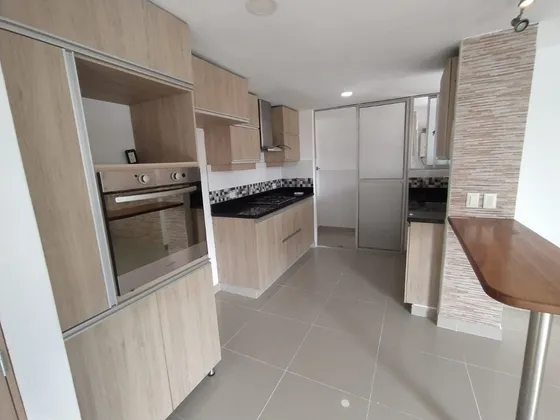 Arriendo Apartamento Sector Loma De Los Bernal