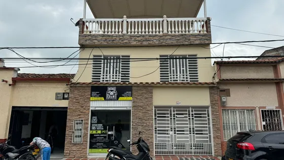 Edificio Con Apartamentos Más Local En Venta Barrio Santa Rita Palmira