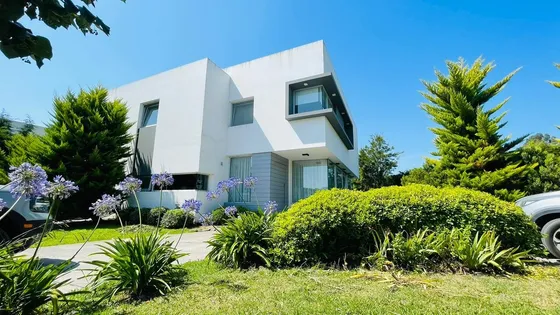 Casa En Barrio Privado Arenas Del Sur 6 Ambientes